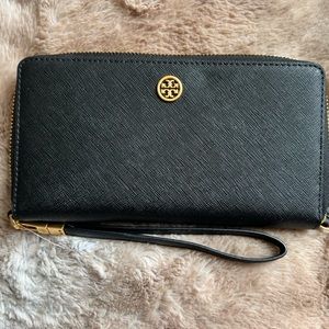 Tory Burch Robinson Zip Continental Wallet, Black